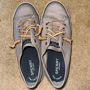 Woman’s Sperry size 6